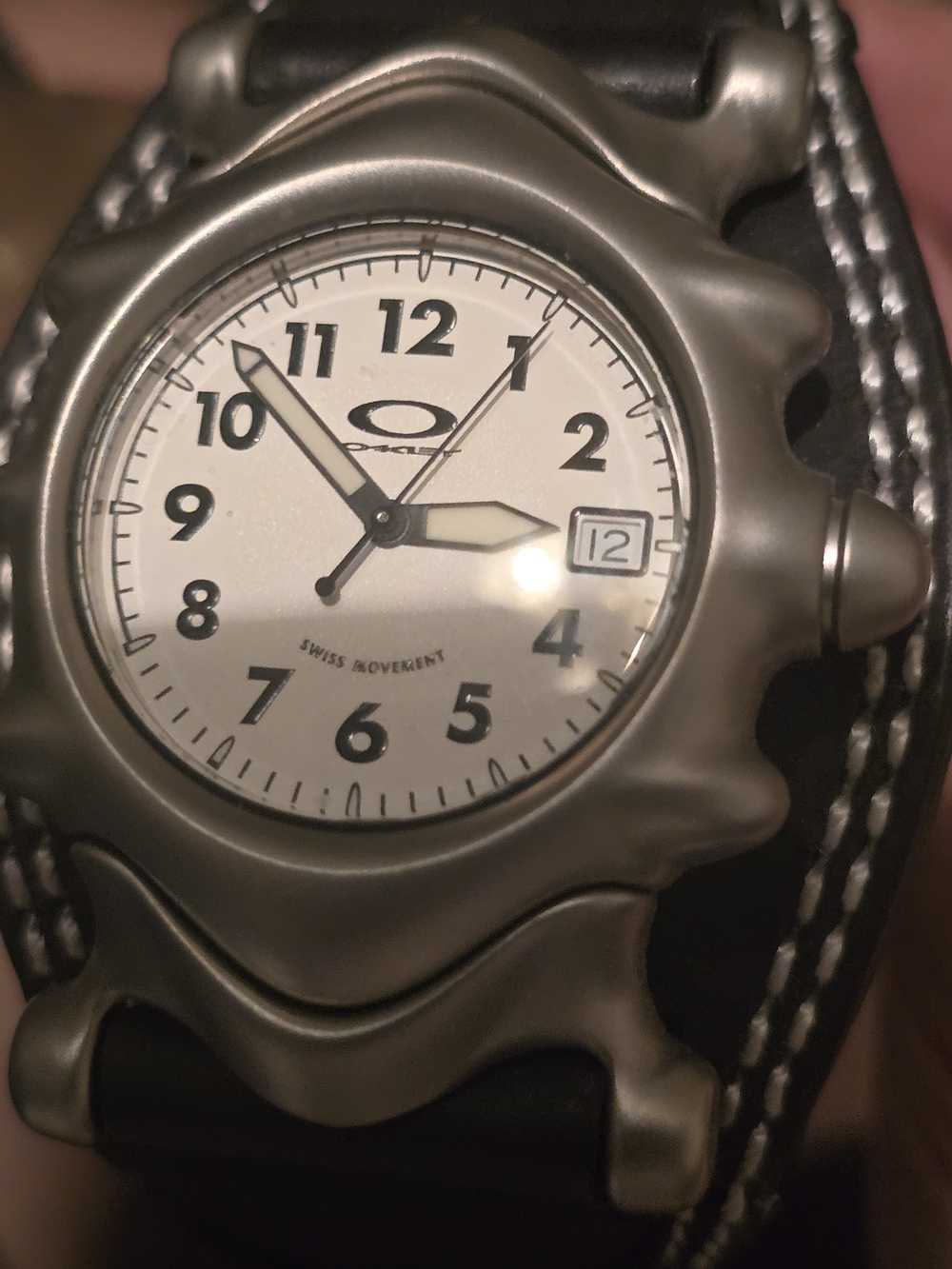 Vintage Oakley Saddleback Watch - White Dial, Honed Stainless Steel Box/Manual - Picture 6 of 16